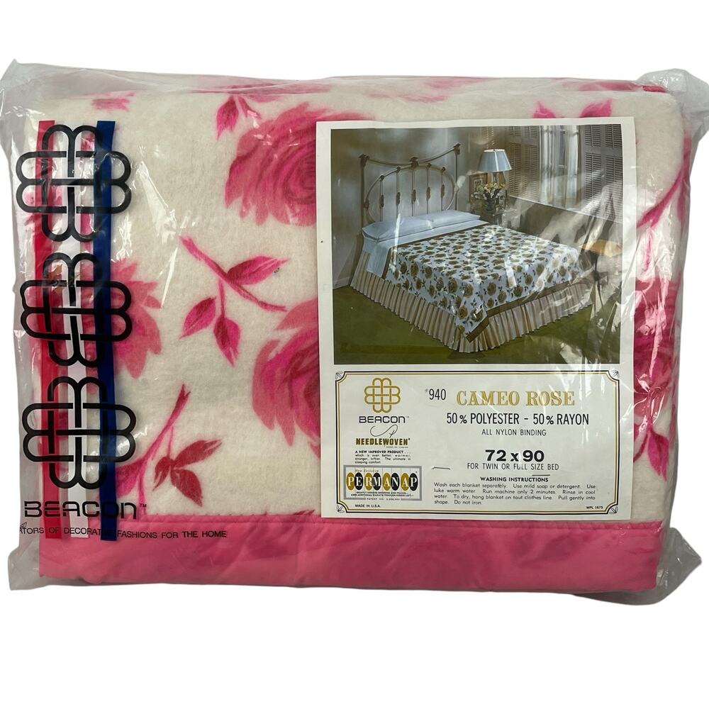 Vintage NIP Beacon Cameo Rose Blanket Twin/Full Pink Red